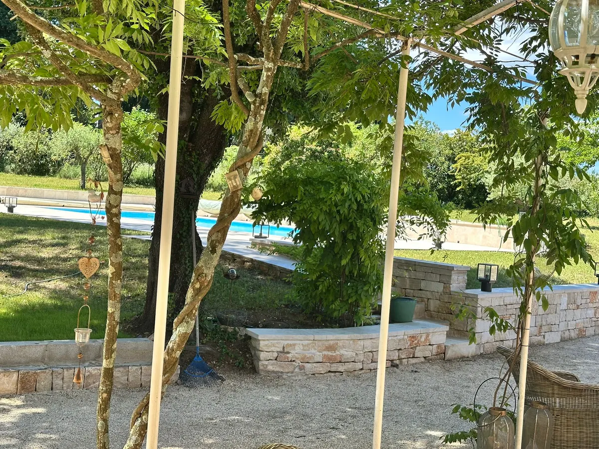 La Pinède Bleue: Mas provençal avec piscine & jardin calme