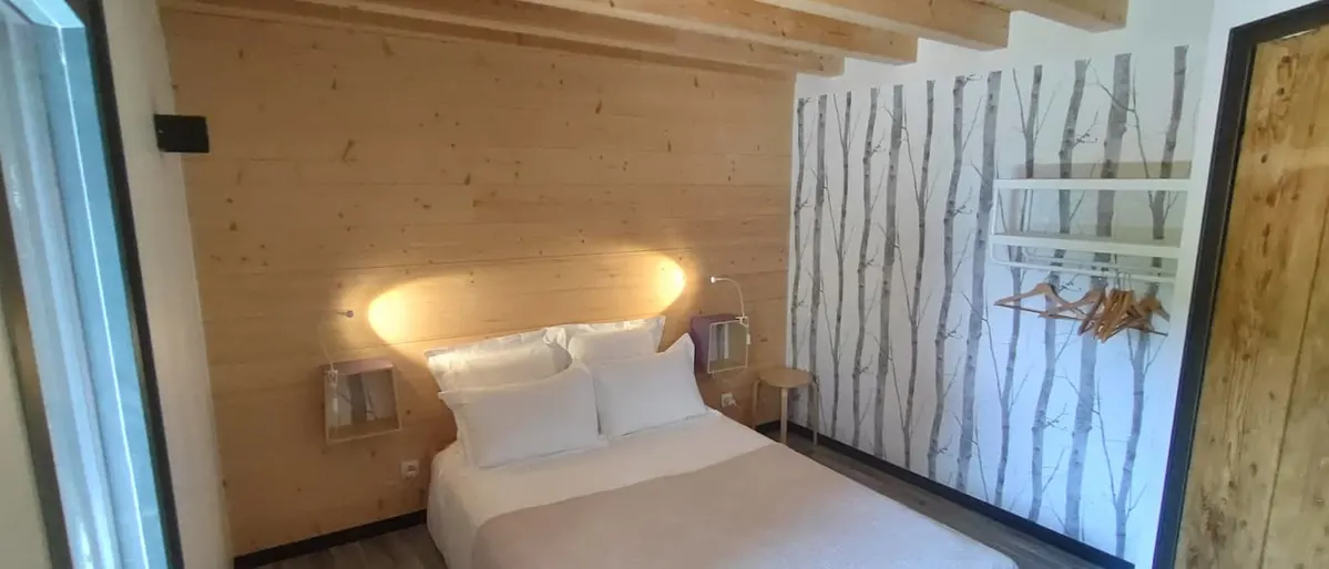 Gîte le Guesthouse - spacieux, piscine et vue montagnes 3pers