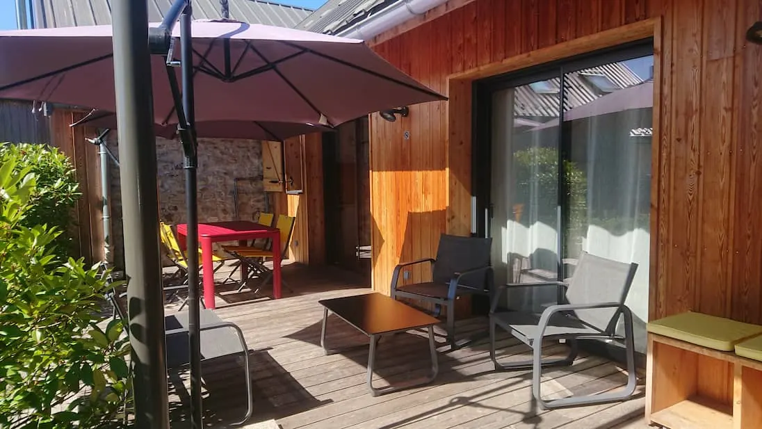 Gîte le Guesthouse - spacieux, piscine et vue montagnes 3pers