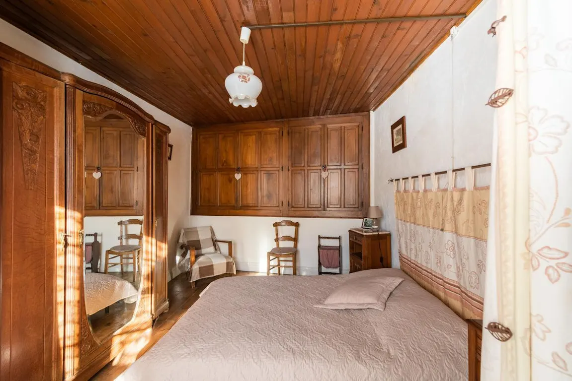 Confortable gîte avec grande cheminée - jardin et terrasse