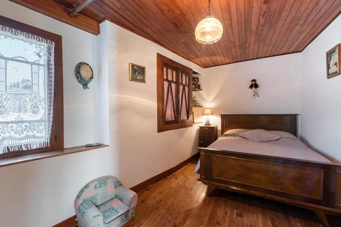Confortable gîte avec grande cheminée - jardin et terrasse