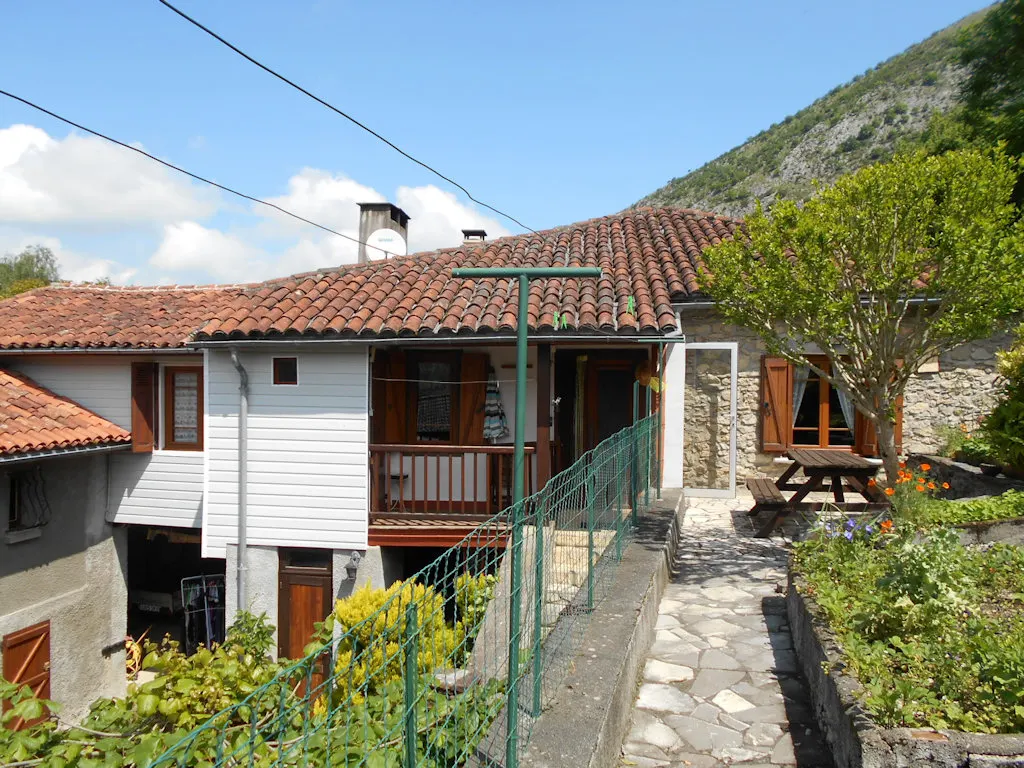 Confortable gîte avec grande cheminée - jardin et terrasse