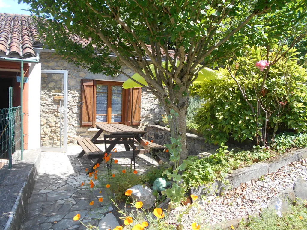 Confortable gîte avec grande cheminée - jardin et terrasse