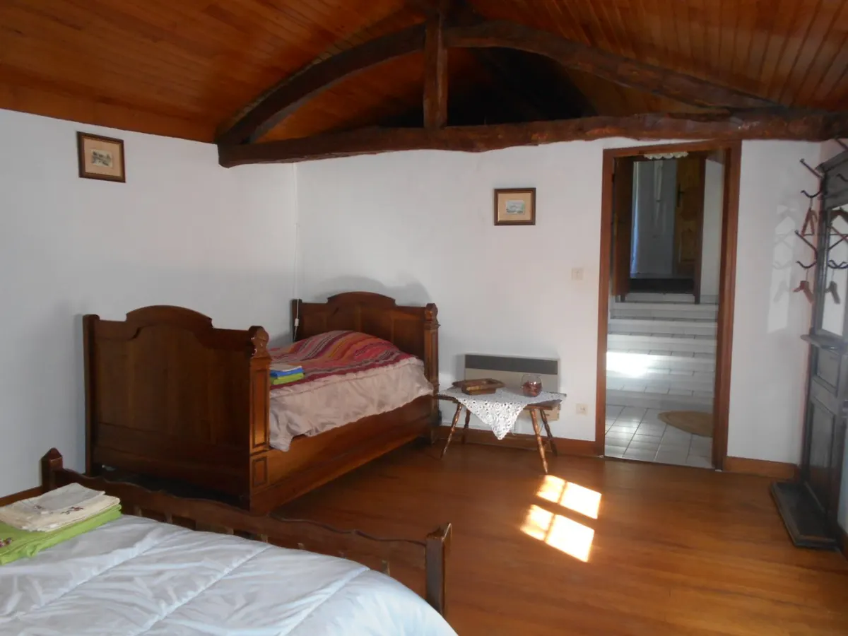 Confortable gîte avec grande cheminée - jardin et terrasse