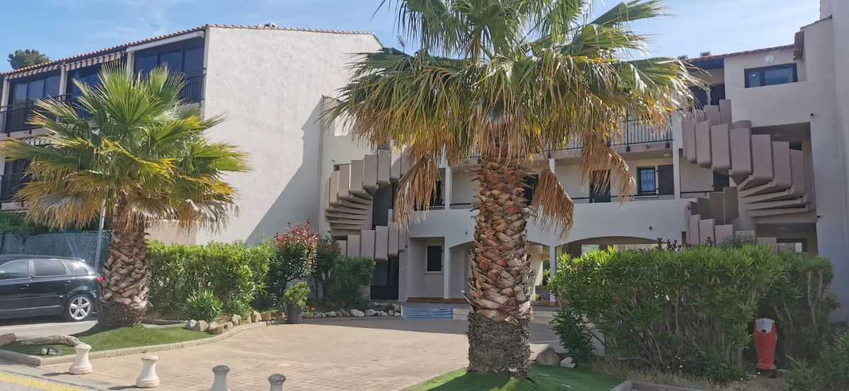 VAR TAMARIS très beau t2 vue mer clim piscine parking