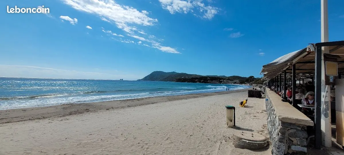 VAR TAMARIS très beau t2 vue mer clim piscine parking