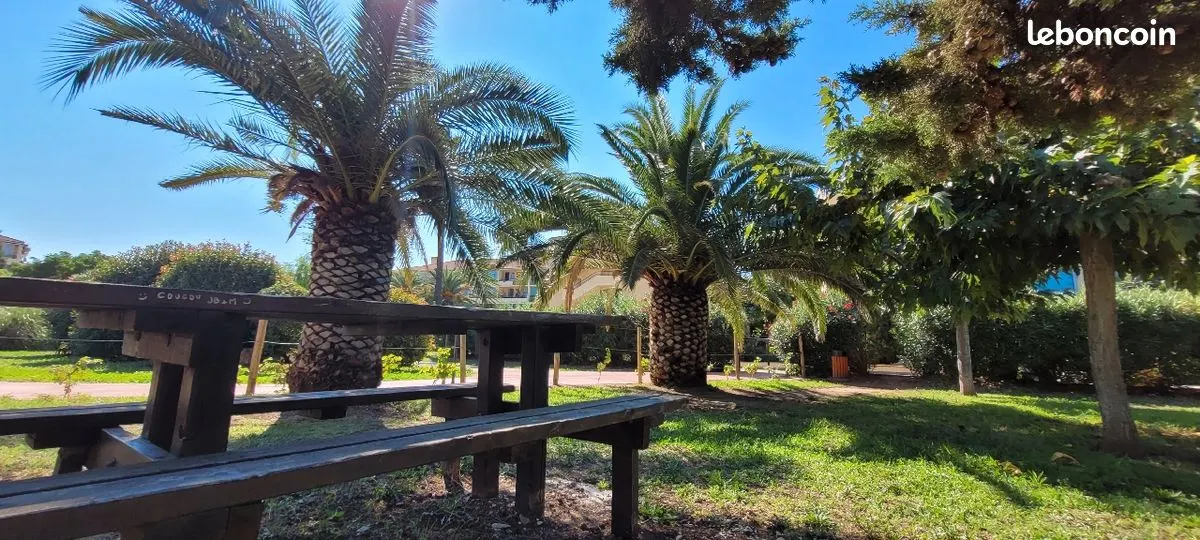 VAR TAMARIS très beau t2 vue mer clim piscine parking