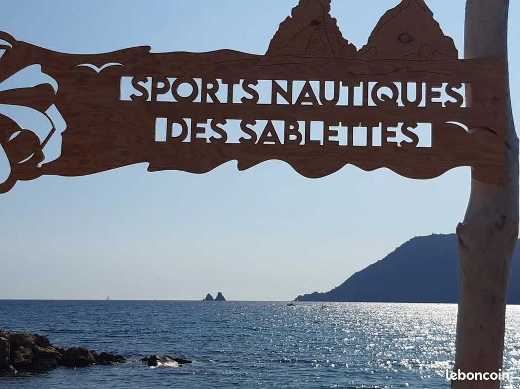 VAR TAMARIS très beau t2 vue mer clim piscine parking