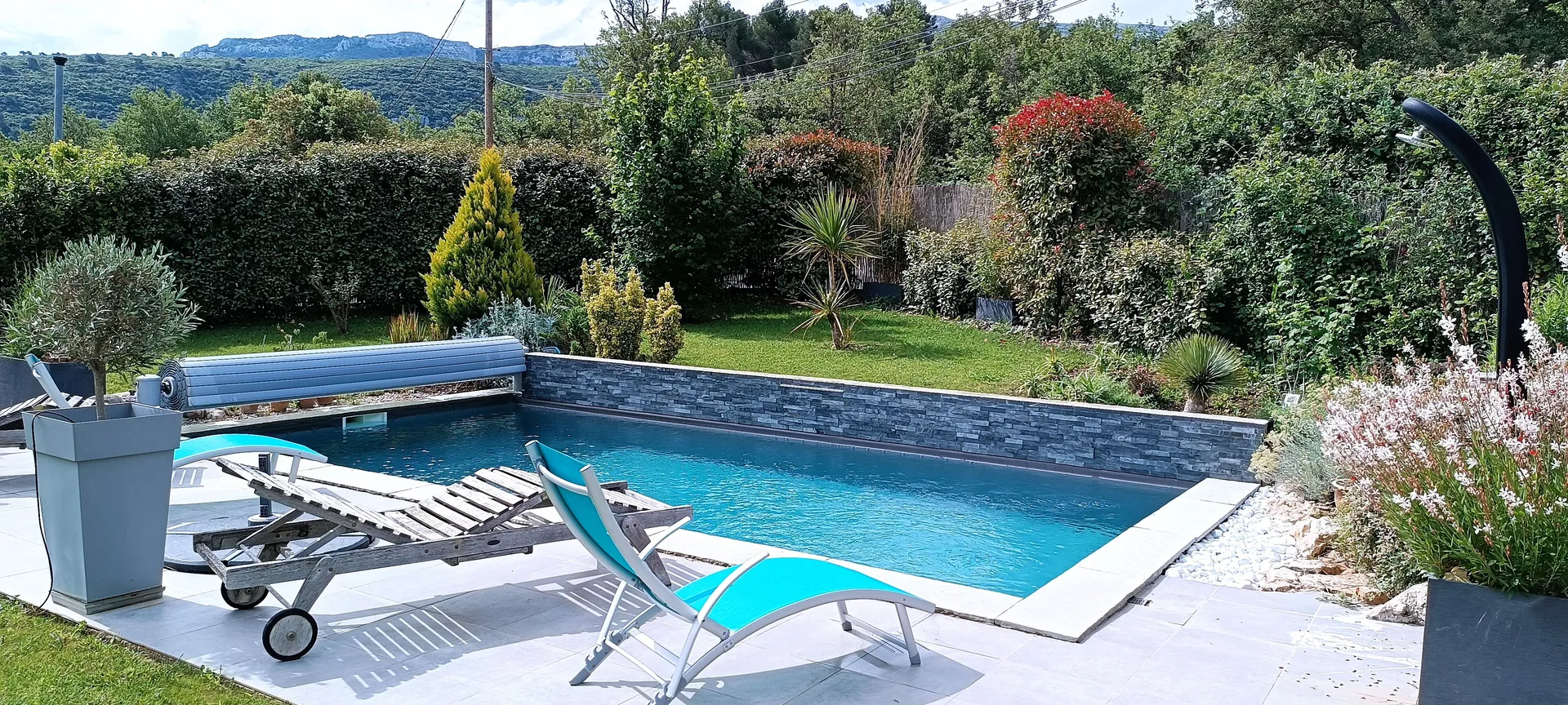 VAR NANS LES PINS Très Beau Studio climatisé avec jardin parking et accès piscine