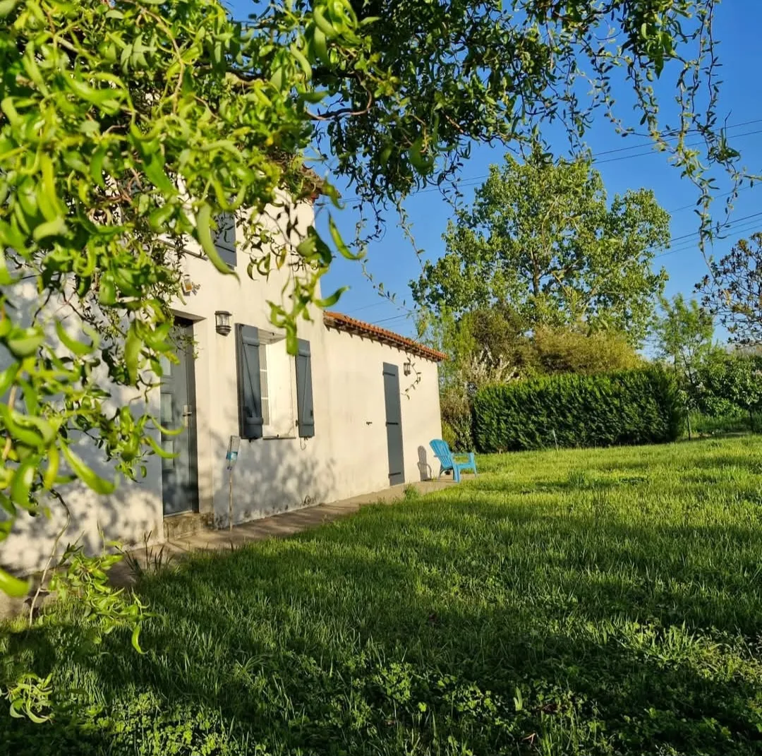 Le Cardoué gîte en campagne dans le bocage vendéen proche du Puy du Fou