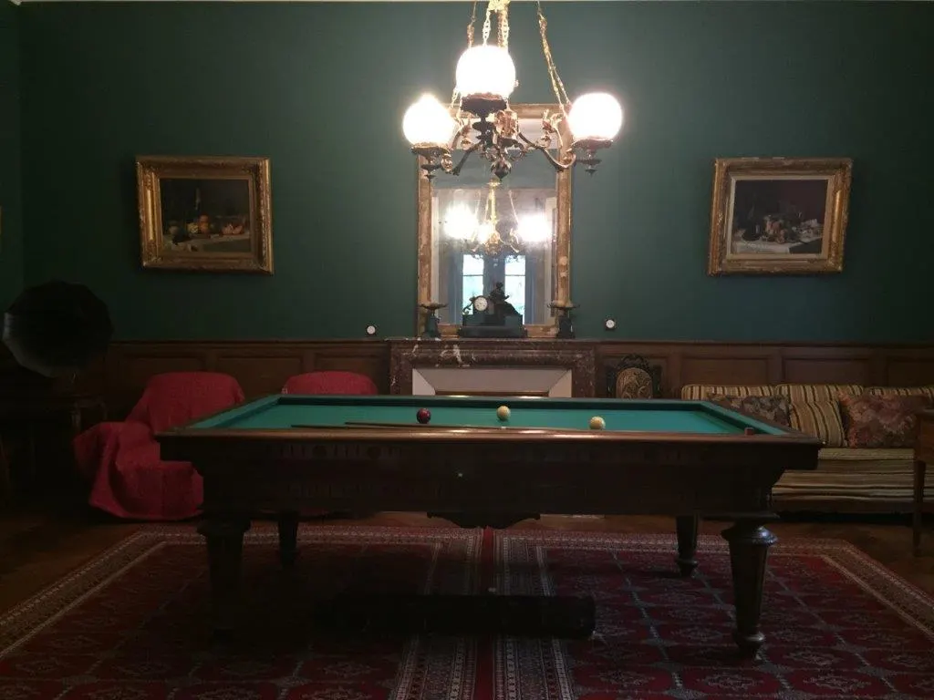 Grande maison de famille entre Auvergne et Forez piscine chauffée tennis chevaux