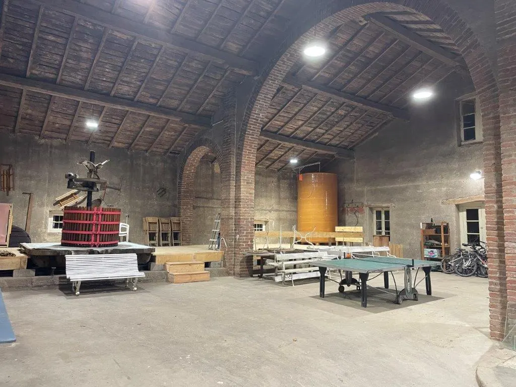 Grande maison de famille entre Auvergne et Forez piscine chauffée tennis chevaux