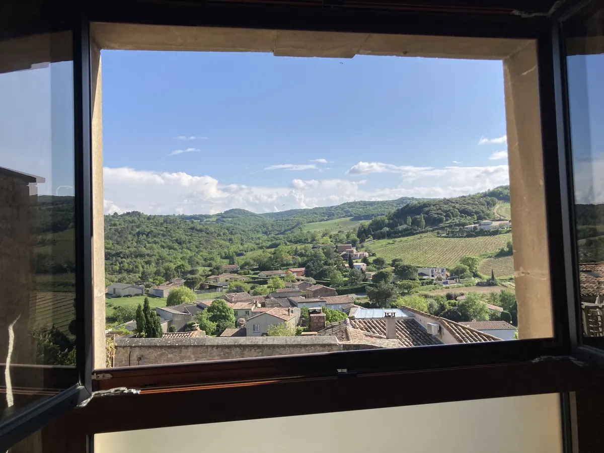 Au Château de Villelongue, dans l'Aude, Pays Cathare, animaux admis