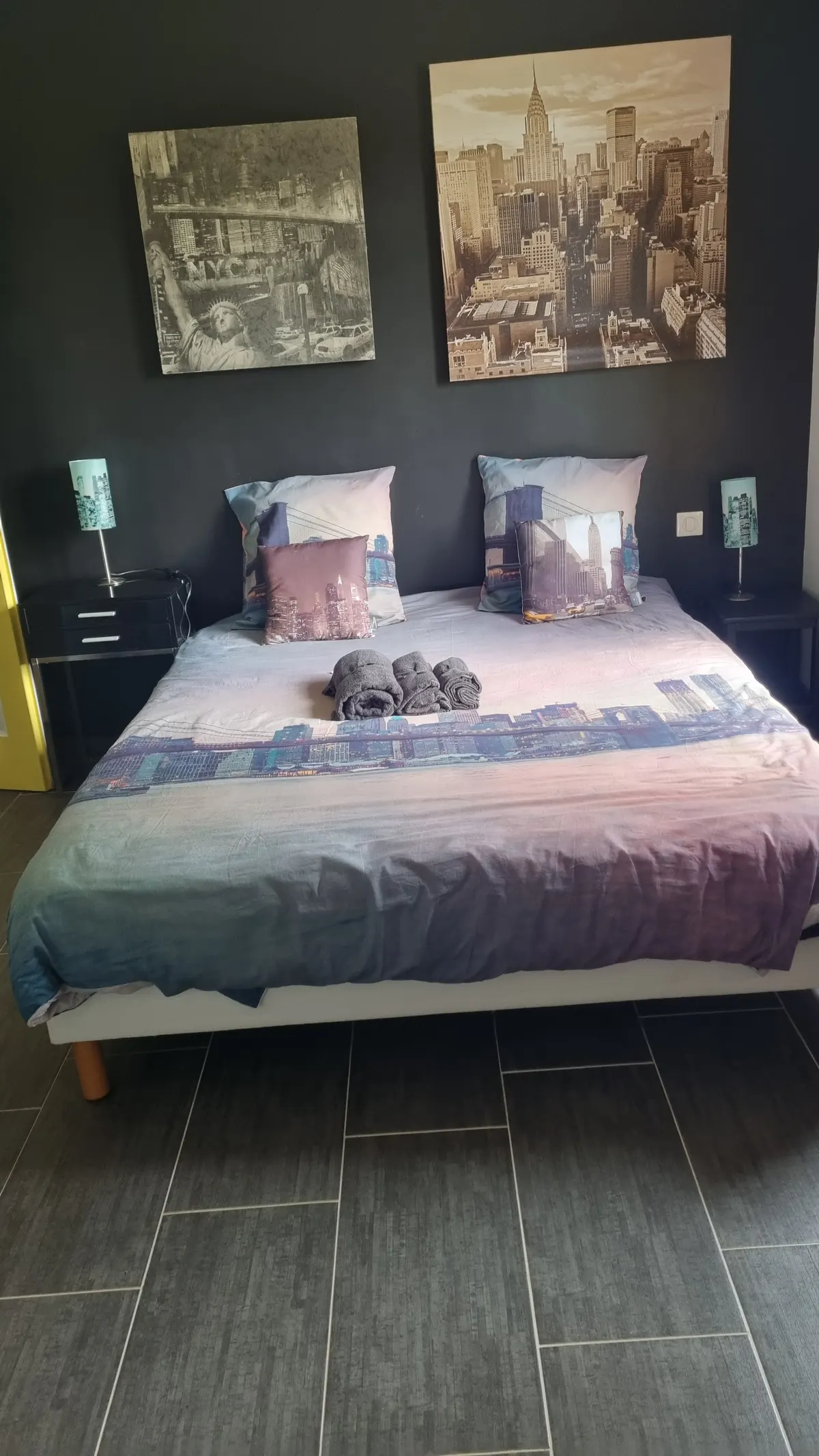 gite 15 personnes  à   biron   dordogne  avec  piscine  privée.