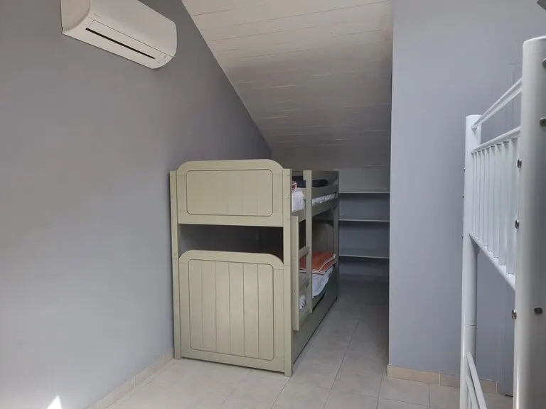 gite 15 personnes  à   biron   dordogne  avec  piscine  privée.