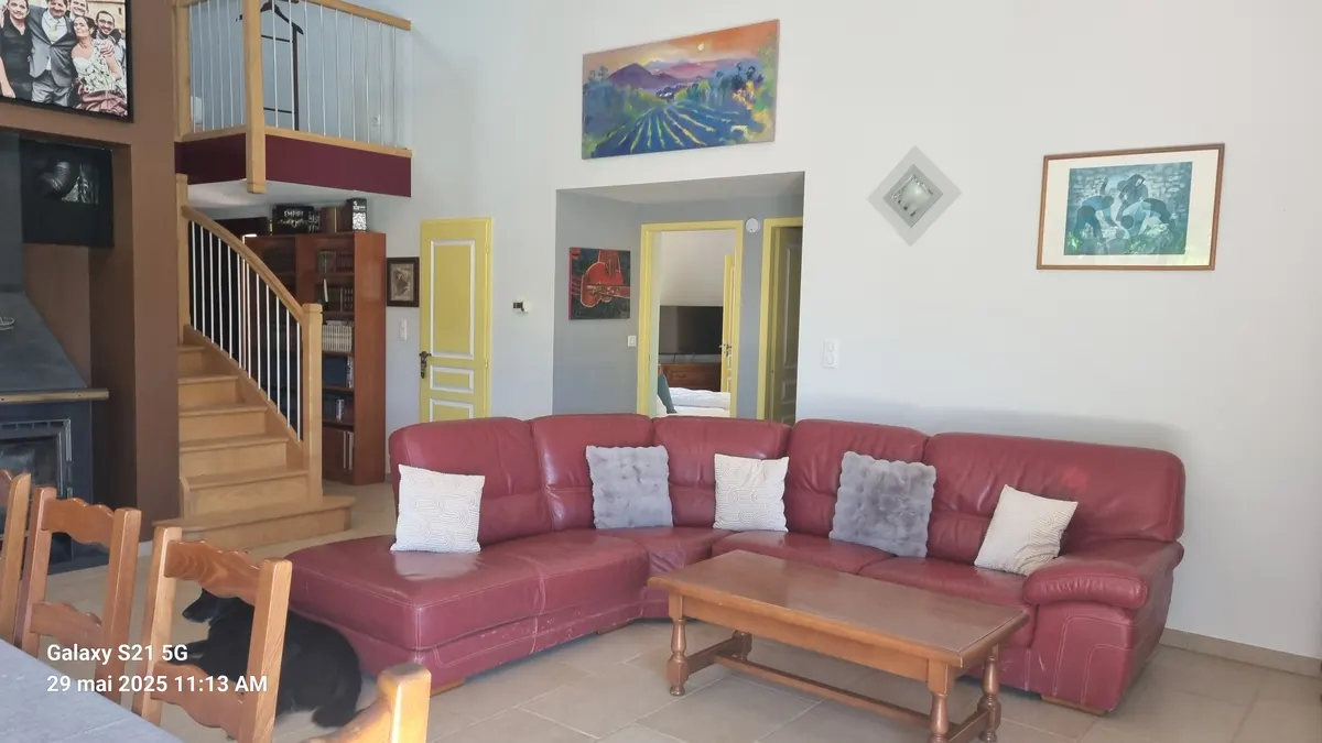 gite 15 personnes  à   biron   dordogne  avec  piscine  privée.