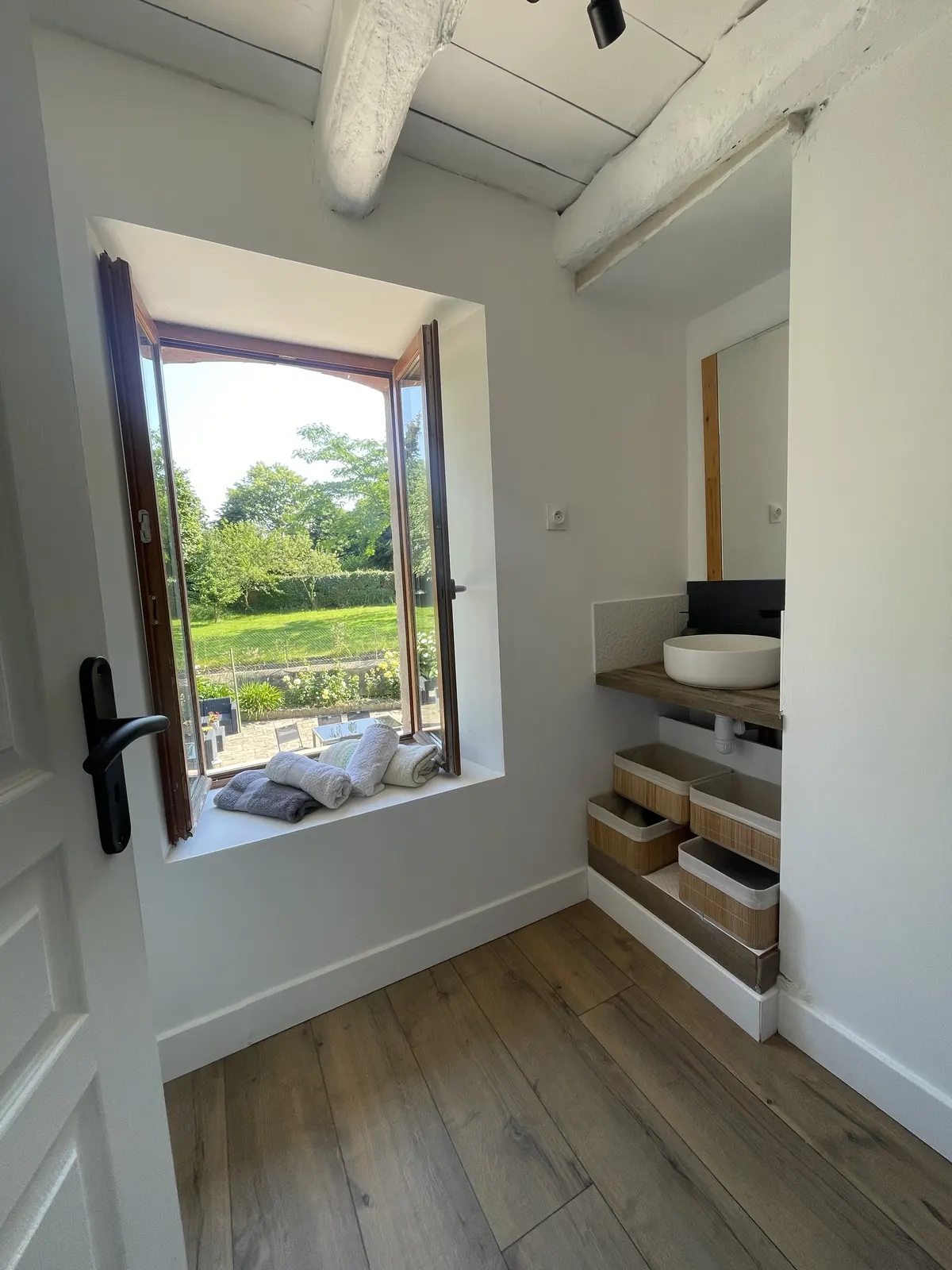 Hôtels Gîte l'Armor : Jacuzzi, terrasse privée, cuisine. · Plouasne