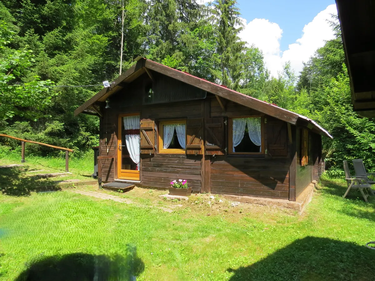 Parc régional Haut Jura Chalet "Le Petit Canada" situé à la limite de l'Ain et du Jura à 15mn de La Pesse (39) et 10mn de Giron (01)