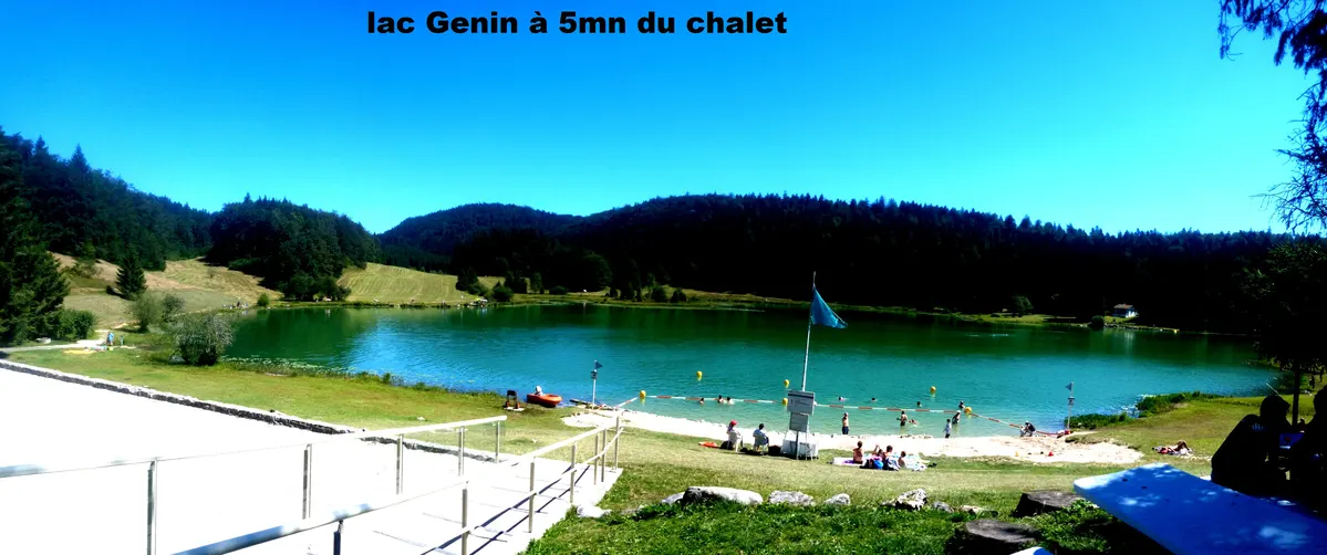 Parc régional Haut Jura Chalet "Le Petit Canada" situé à la limite de l'Ain et du Jura à 15mn de La Pesse (39) et 10mn de Giron (01)