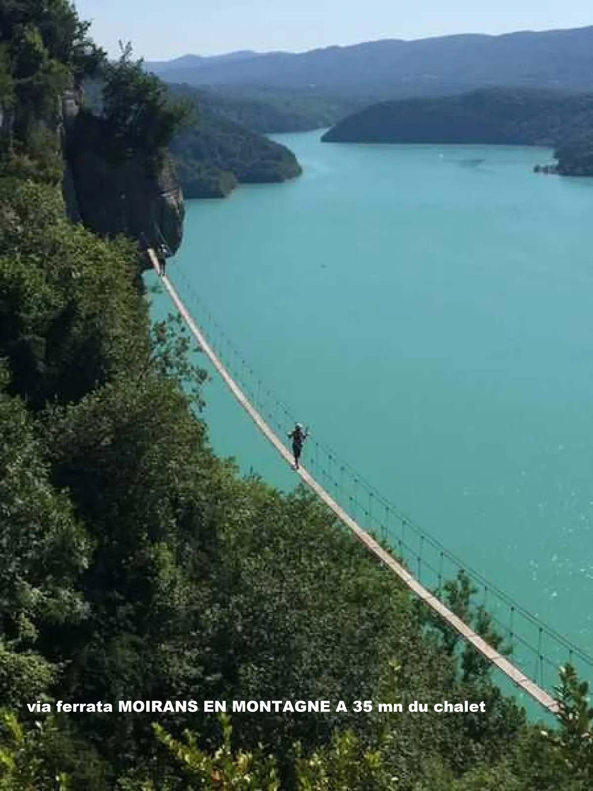 Parc régional Haut Jura Chalet "Le Petit Canada" situé à la limite de l'Ain et du Jura à 15mn de La Pesse (39) et 10mn de Giron (01)