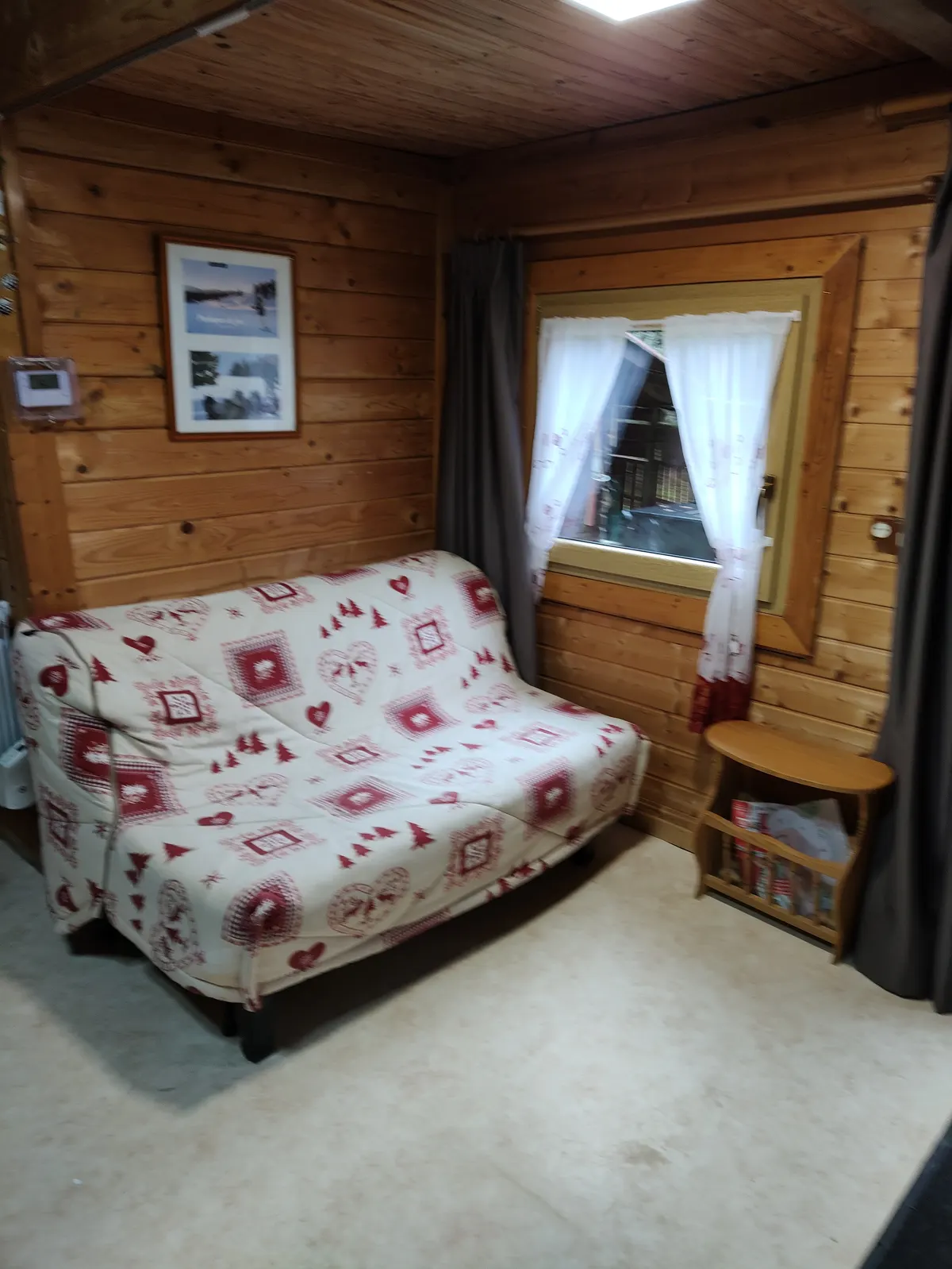 Parc régional Haut Jura Chalet "Le Petit Canada" situé à la limite de l'Ain et du Jura à 15mn de La Pesse (39) et 10mn de Giron (01)