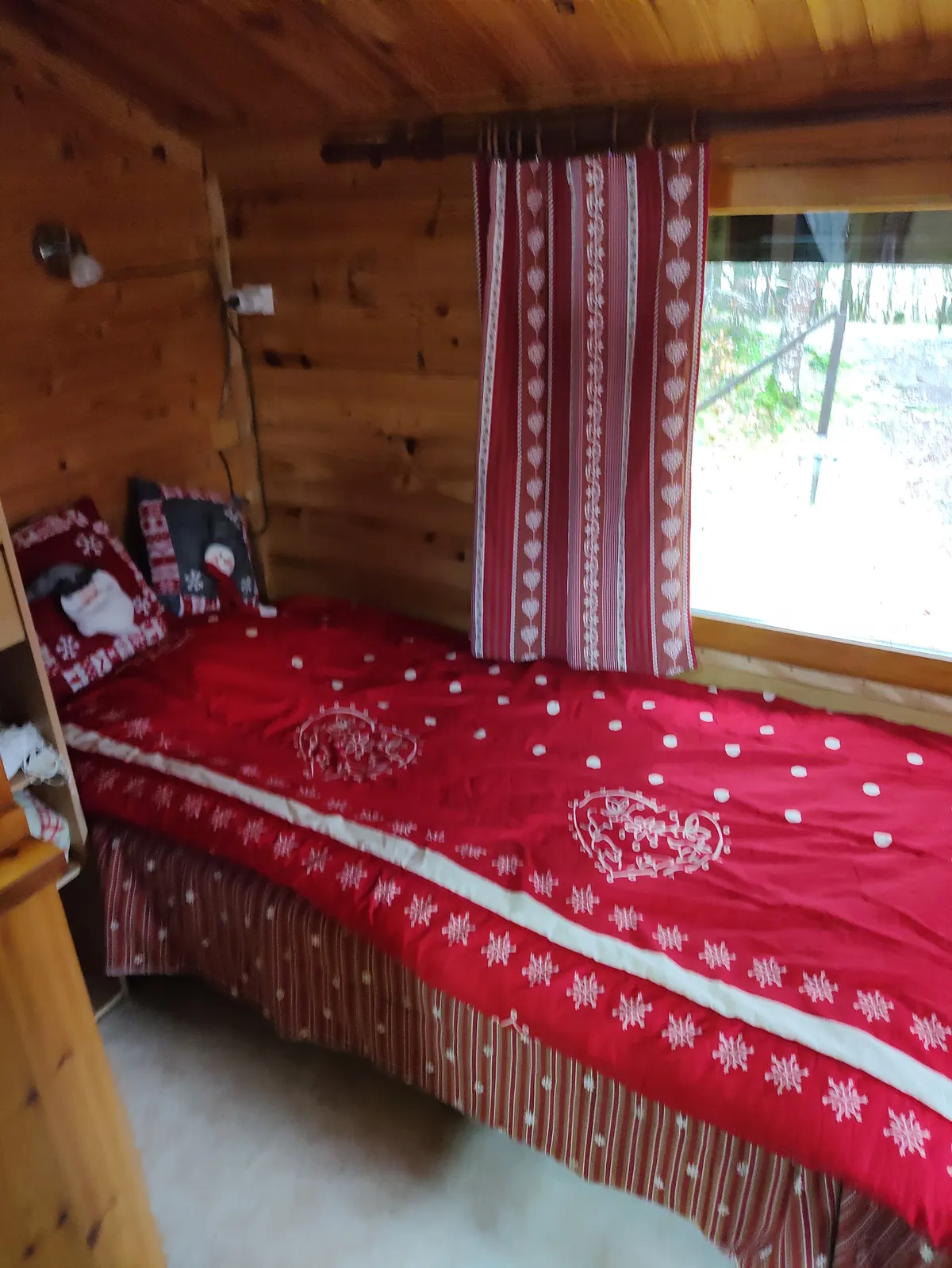 Parc régional Haut Jura Chalet "Le Petit Canada" situé à la limite de l'Ain et du Jura à 15mn de La Pesse (39) et 10mn de Giron (01)