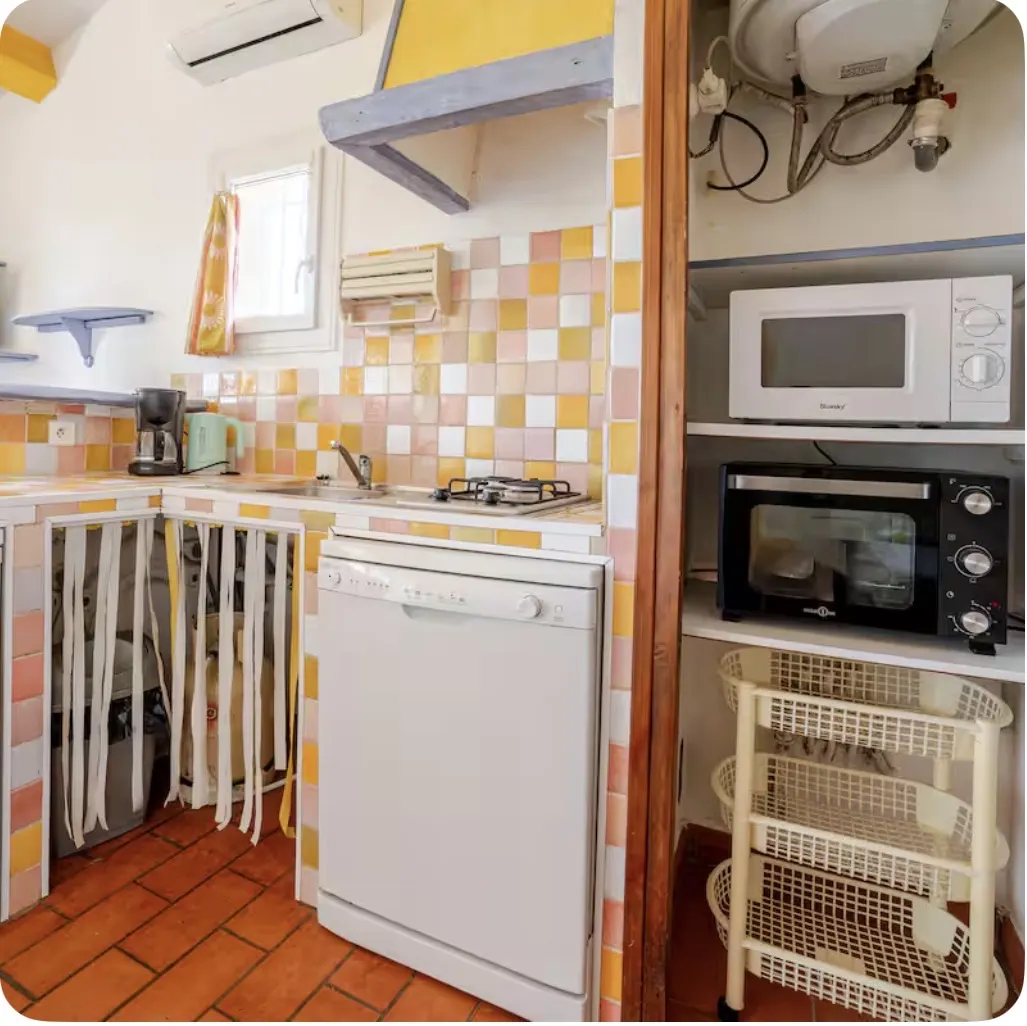 Location climatisée, piscine, jardin clôturé, chiens acceptés, wifi, parking