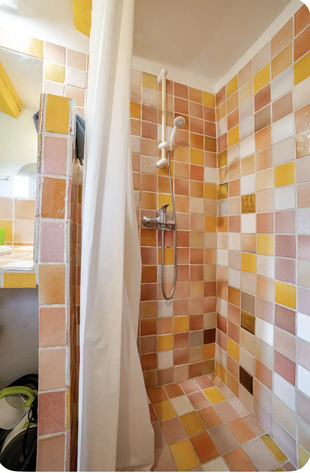 Location climatisée, piscine, jardin clôturé, chiens acceptés, wifi, parking
