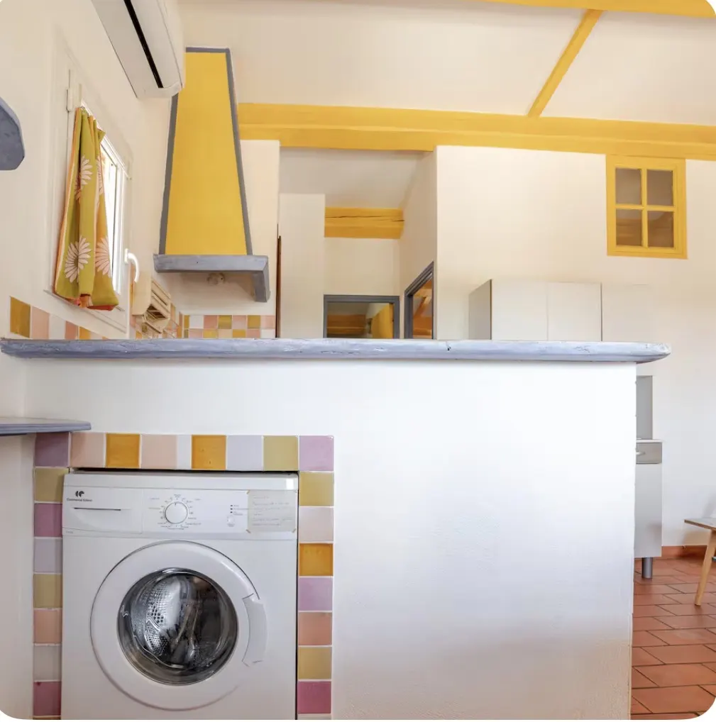 Location climatisée, piscine, jardin clôturé, chiens acceptés, wifi, parking