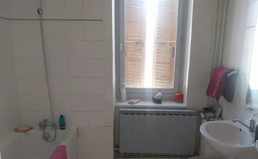Chambre privée à 10 min de la Gare et de la vieille villr