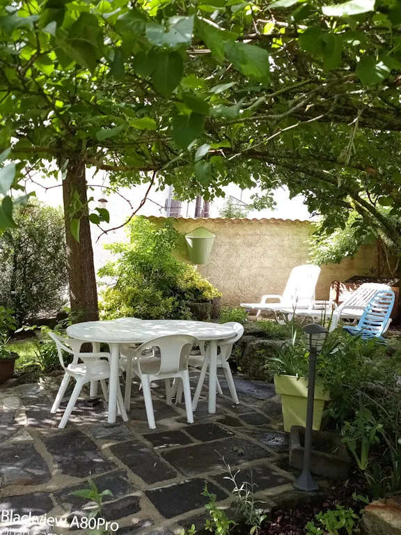 Gite 70 m2 ,jardin ombragé,vulcania