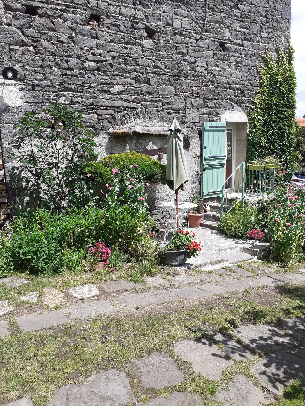 Gite 70 m2 ,jardin ombragé,vulcania