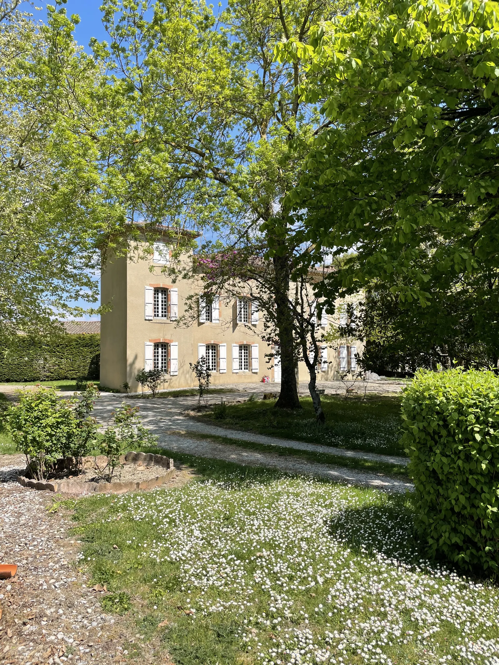Grande maison avec piscine, parc & boulodrome