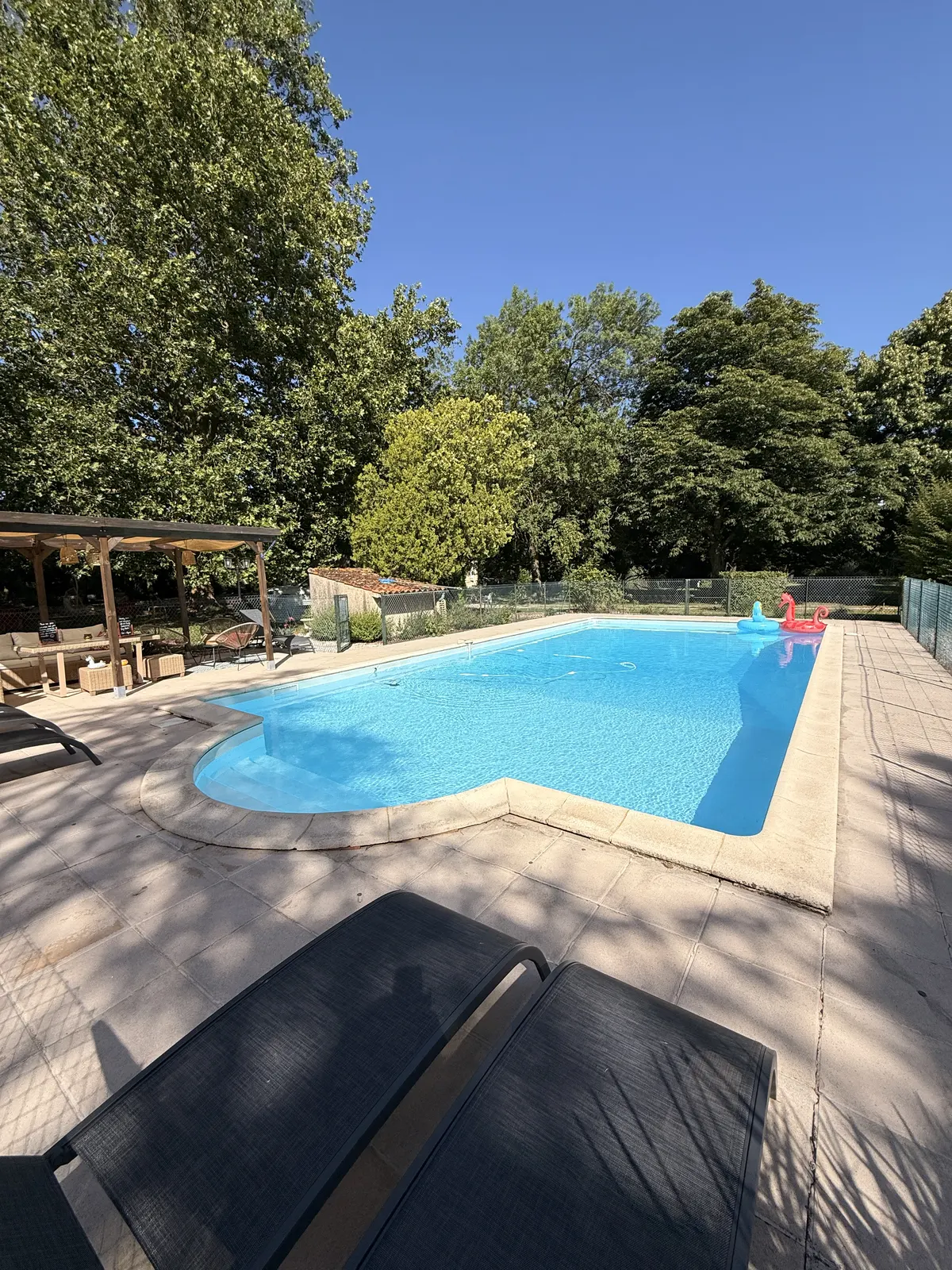 Grande maison avec piscine, parc & boulodrome