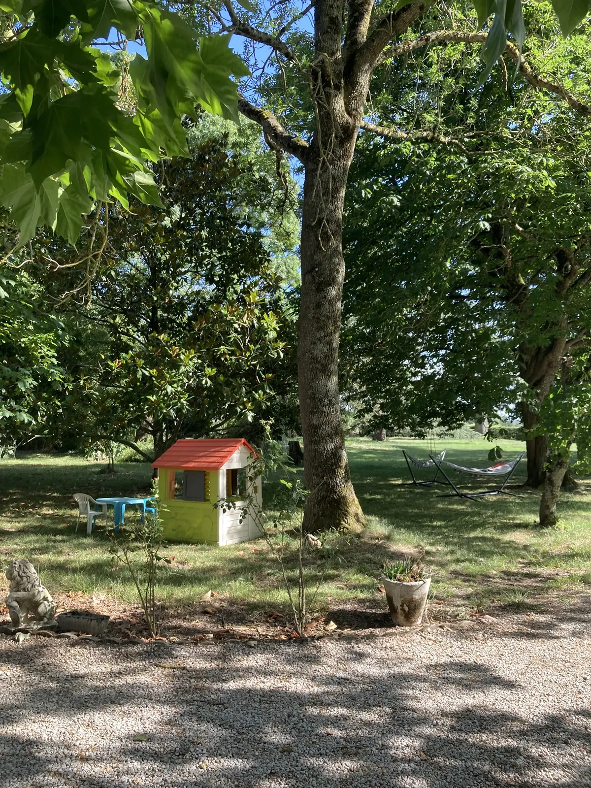 Grande maison avec piscine, parc & boulodrome