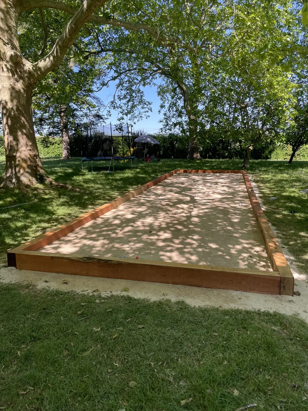 Grande maison avec piscine, parc & boulodrome