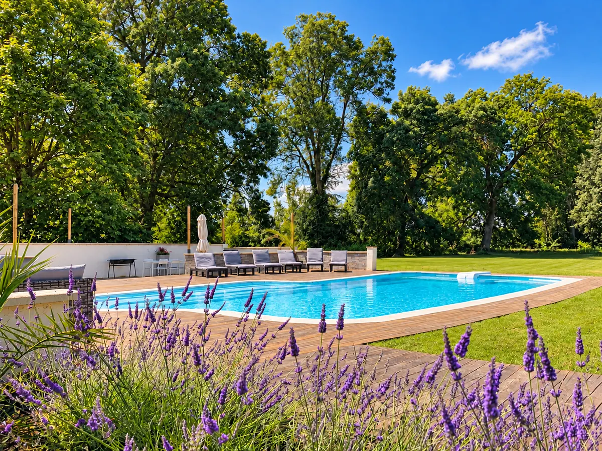 Château de la Coutère – 400 ans d'histoire, piscine privée et cascades