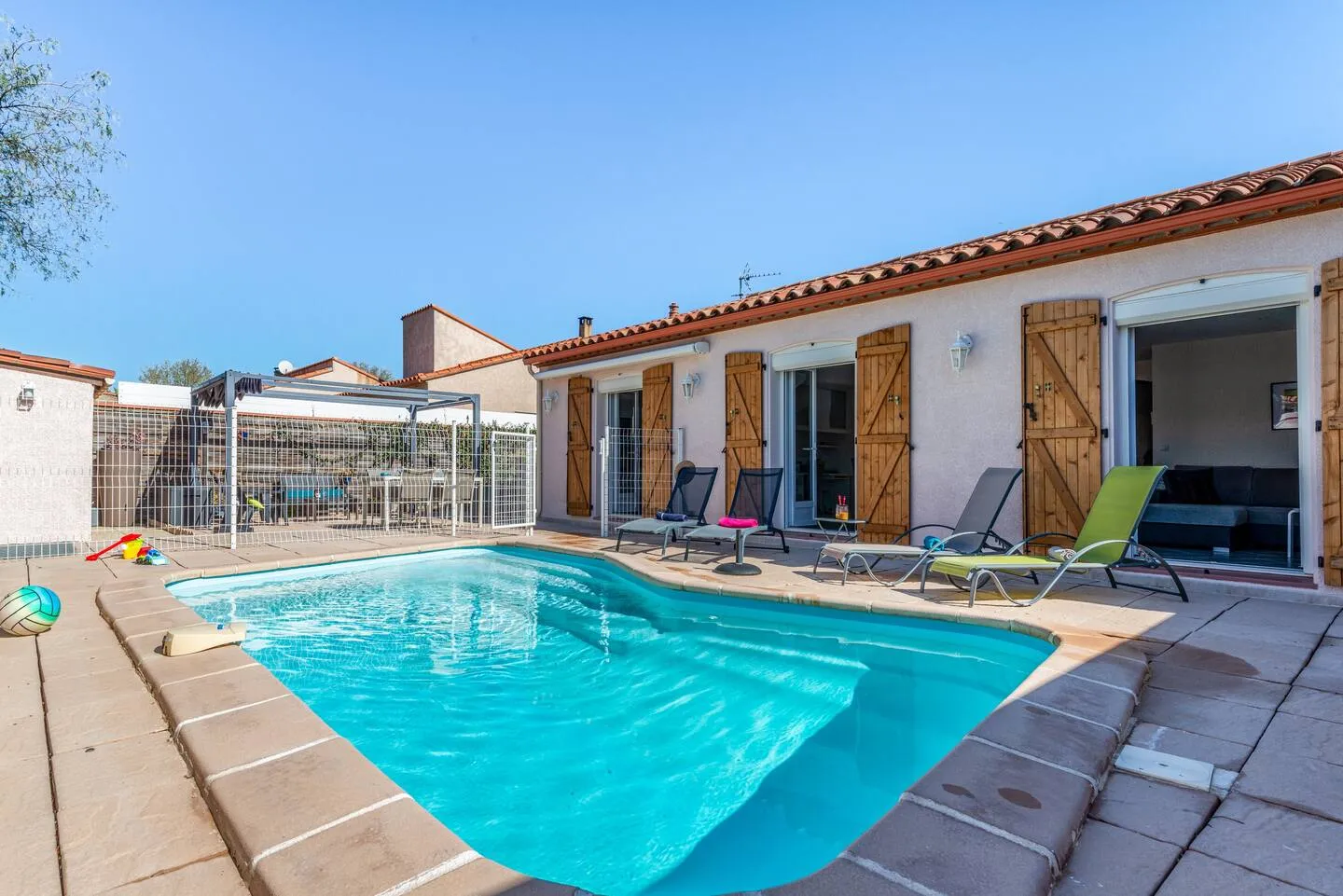 UNE PAUSE DANS LE SUD maison familiale, piscine,98m2