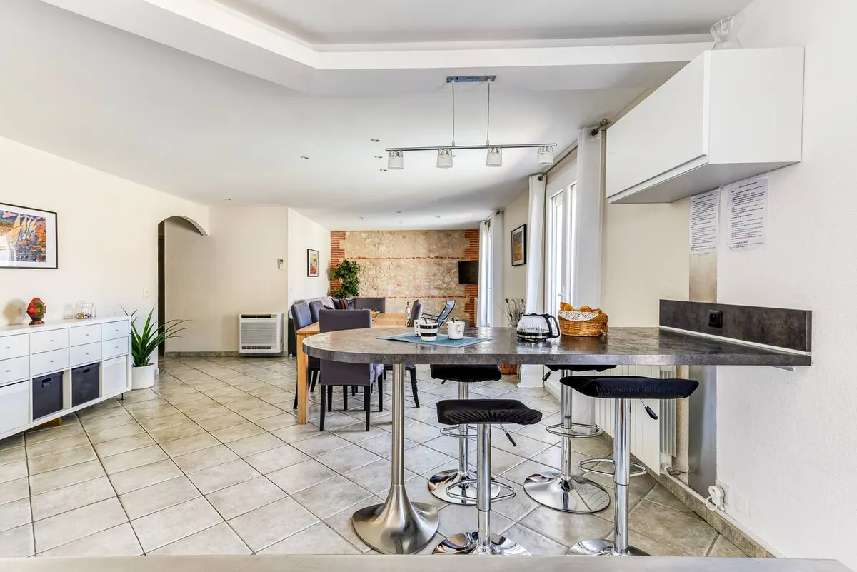 UNE PAUSE DANS LE SUD maison familiale, piscine,98m2