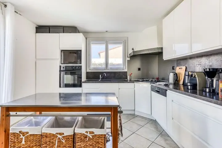 UNE PAUSE DANS LE SUD maison familiale, piscine,98m2