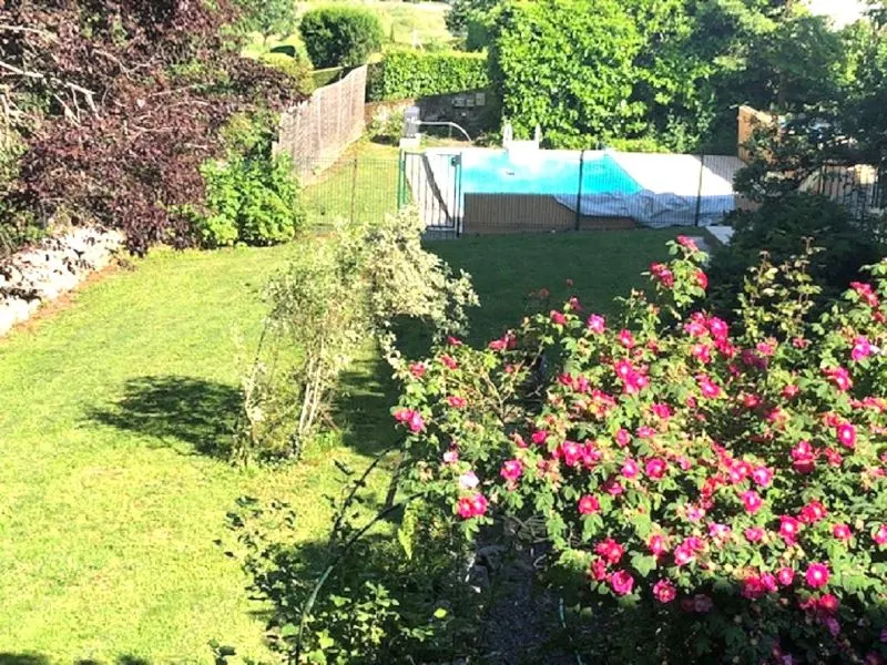 Maison cantal avec piscine chauffée