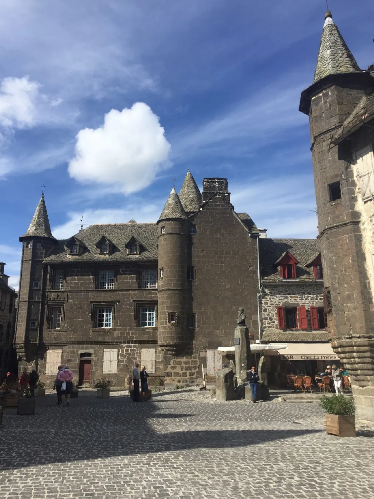 Gite en pierres du pays avec Pêche étang