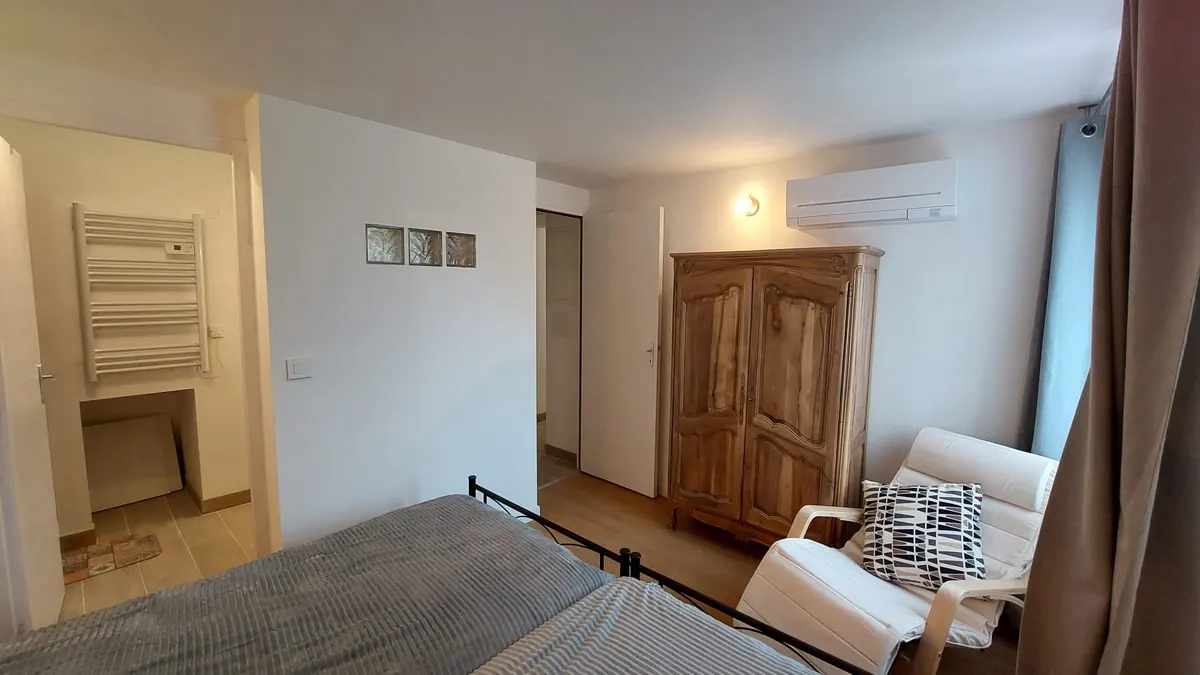 Gîte 4 personnes climatisé en Provence, piscine à partager