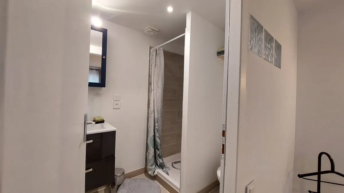 Gîte 4 personnes climatisé en Provence, piscine à partager