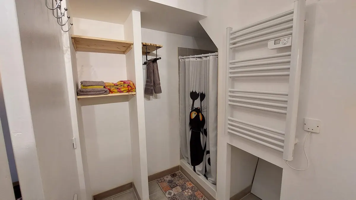 Gîte 4 personnes climatisé en Provence, piscine à partager