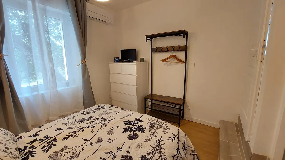 Gîte 4 personnes climatisé en Provence, piscine à partager